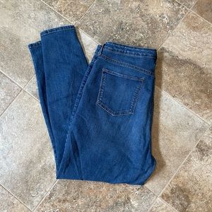 Dark wash curvy jeggings